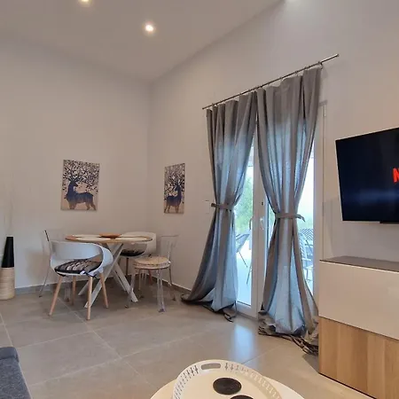 Anna Maria Mini * Kriopijí